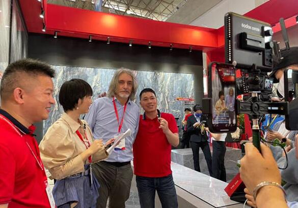 兩萬(wàn)多新品來(lái)襲金額近一千家參展商！佛山陶博會(huì)開(kāi)幕